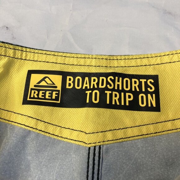 Reef Fish Boardshorts Men’s Boys Size 28 Nautical Swim O72 - Picture 3 of 6